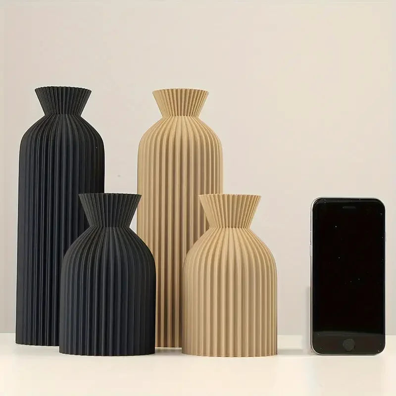 Noir Sculptural Vase