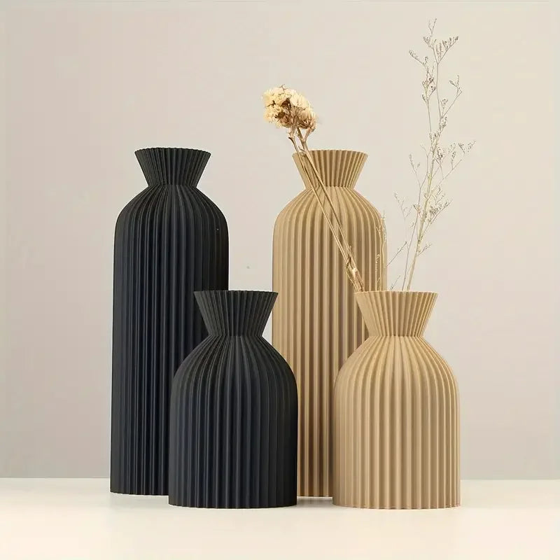 Noir Sculptural Vase
